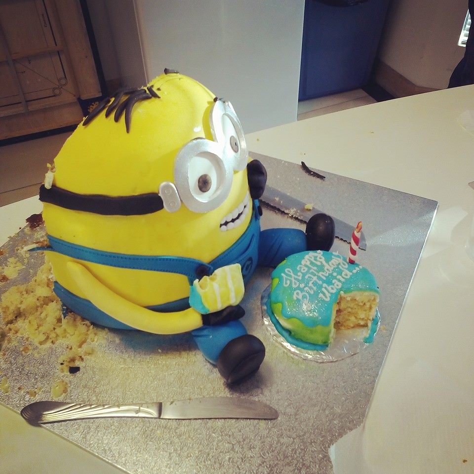 eat-me_minion_birthday_cake