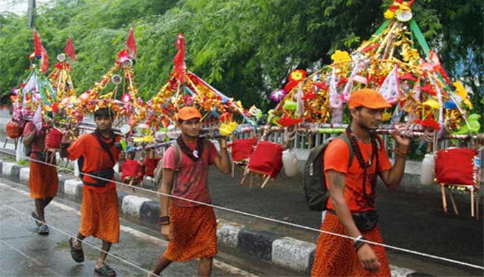 Source: http://zeenews.india.com/hindi/sangam/uttarakhand/big-rush-of-kanwar-yatra-in-haridwar-265957